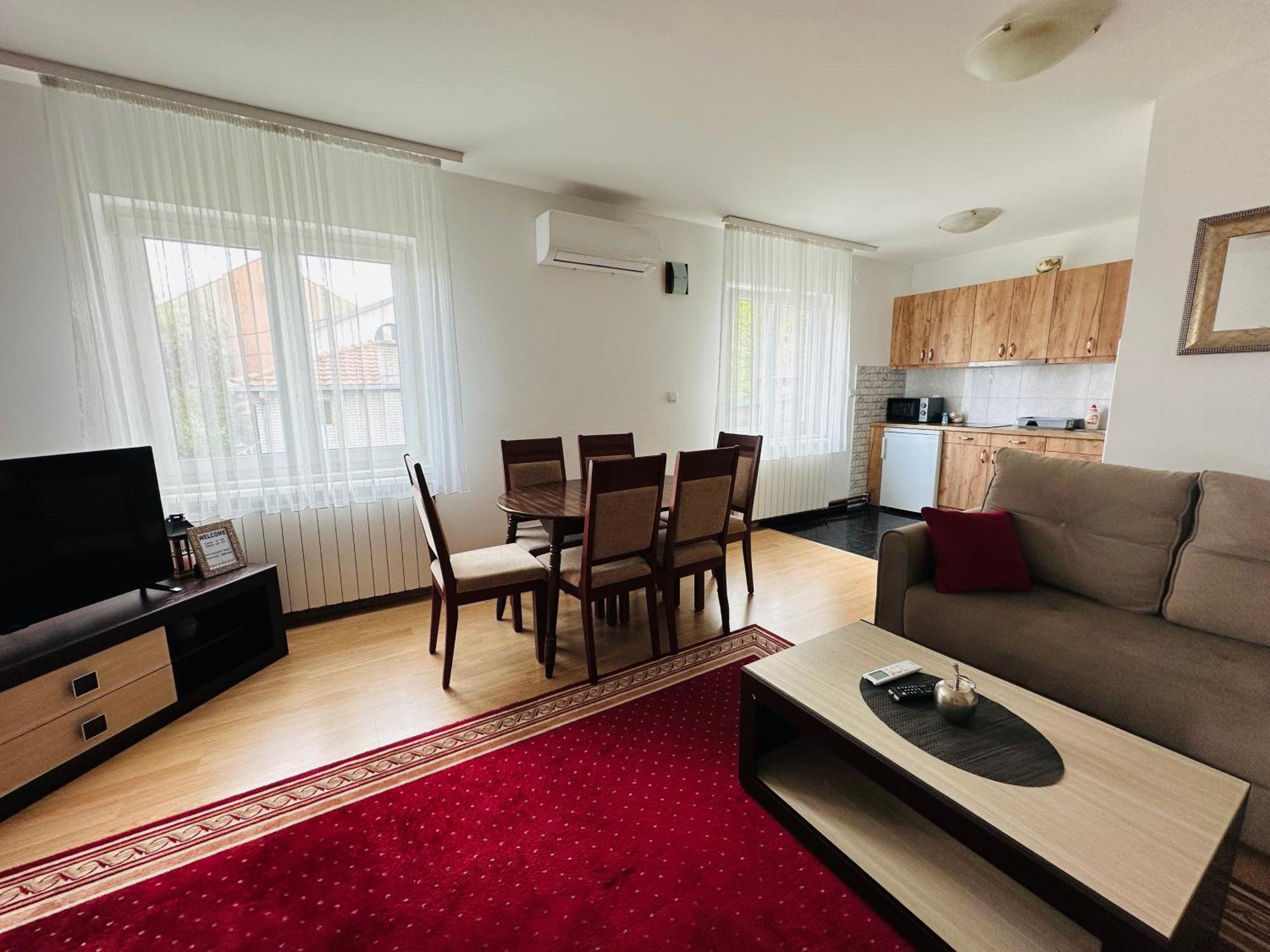 Helena Apartment *
